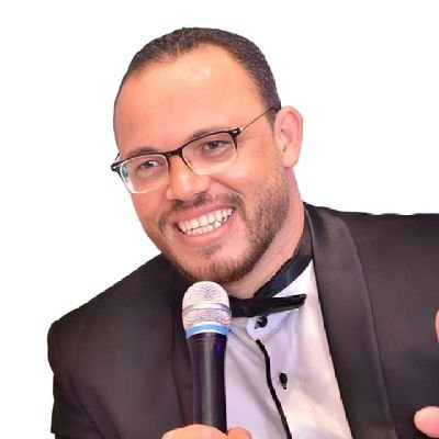 مواطن بمستشفى المجانين،رئيس جمعية ،بتاع كتب، بحب السباحة وأكل المسقعة،بحلم بالرضا والعفاف والتقى :)