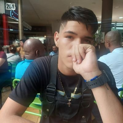 Soy un chico divertido y extrovertido