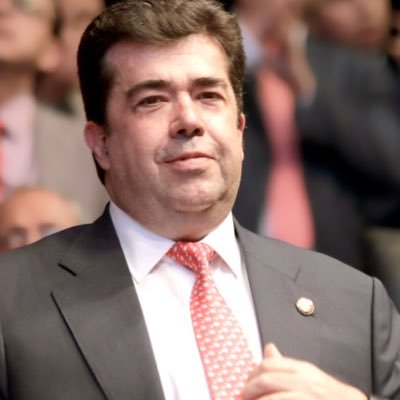 Mexicano, Tlalpense de nacimiento y sindicalista por convicción. Líder de CATEM y Diputado Federal de la LXVI Legislatura.