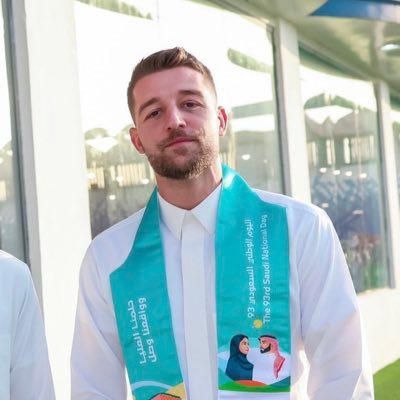 profesional Apex player - Banglore main with 100lk kills - #4 on The world and #1 in ksa .