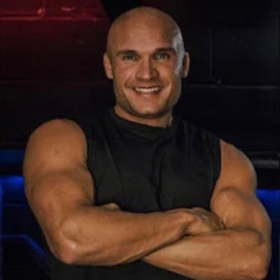 Body transformation specialist, owner of the personal training studio, carrying out body transformation challenges and personal training.Loves being a dad 👶