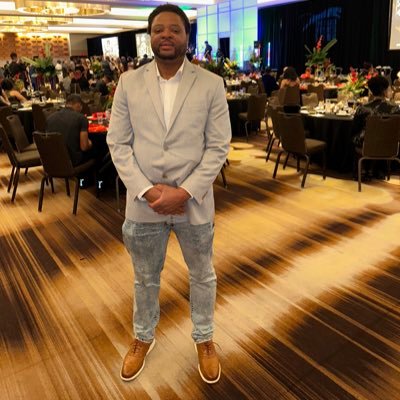 I'm ambitious with my third eye. I am a Stock Market analyst