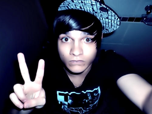 DEUS SZ, FAMÍLIA SZ, Namorado da @Jhenninx ! Cantor, Compositor, vocalista da banda @rockKEIZY... Não lhe cause tristeza durante todos os dias de sua vida