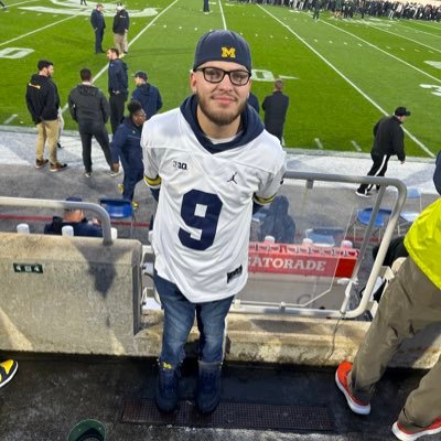 God. Family. Football. Co-Host @madeonridgeway Sports Podcast #GoBlue #Blackhawks