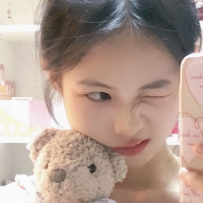 beutisoul's profile picture. 🕯 — bonjour ! i’m selling zepeto needs such as awz, awc, zvg, cvg with shooper dhooper affordable price. just knock my dm to ask the available one . . ‹𝟹