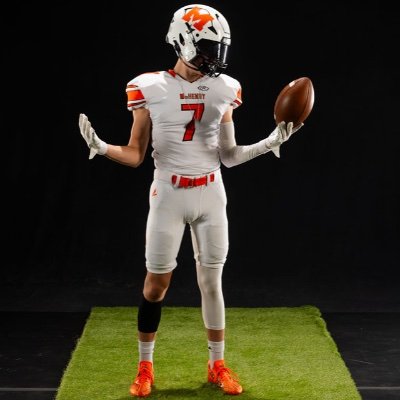 26' grad || MCHS || 🏈 🏀 🏃🏼‍♂️ @mchenryfootball WR, DB, 6'2, 155lbs 🏈#7 🏀#24