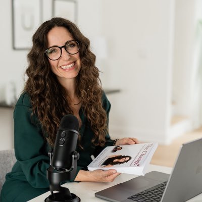 Lindsaya_com's profile picture. #TheTruthSpreader // SELF-LOVE Wellness Warrior Speaker // Podcast + Event Host // Breast Implant Survivor