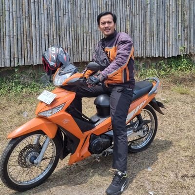 fakihkhusna's profile picture. SIMPLE