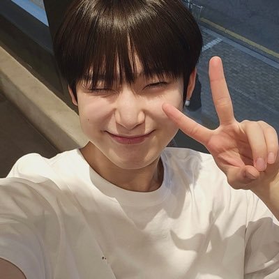 33stxory's profile picture. ขอให้โลกไม่ใจร้ายกับศิลปินคนโปรดของเรา