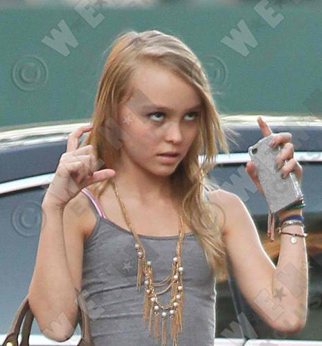 Lily rose Depp fan? FOLLOW! The real Lily rose Depp princess is @LilyR0seDepp!