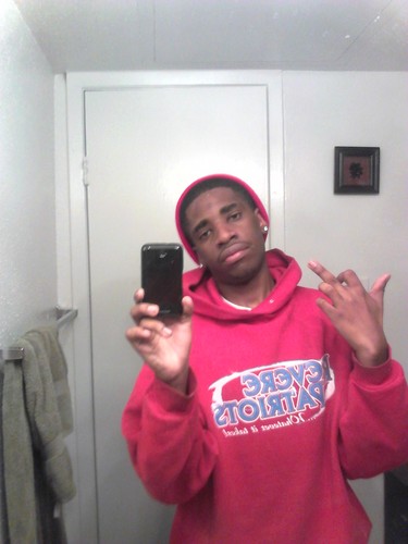like to chill nd keep it 1000 wit everybody nd like to look for bad bitchs