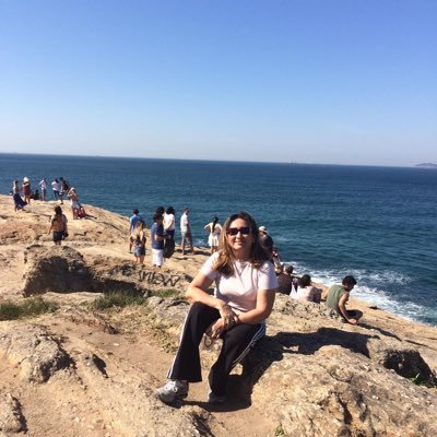 MarieniReis's profile picture. Tudo está como deveria ser. É muito importante se amar e se aceitar e seguir em frente.🌷🌻🍀🪴🦮😘