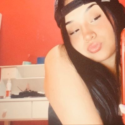 I am looking for a honest man to build a strong and tight relationship together as same family!👣💫