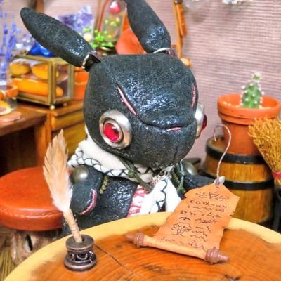 『森で暮らしていたドラゴンが世界を知りたくてふらっと旅に出掛けてみた』【旅するドラゴン】と
『日常の片隅にロボットの居る生活を』をコンセプトとした【レザボット】を製作しています
すべて一点物です
 #レザビット#レザベア#レザボット#レザキャット #旅するドラゴン #旅ドラ で検索！