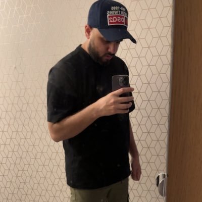 AhsanBashir20's profile picture. 👀