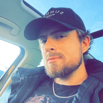 LarssonX's profile picture. King of Swords 👑 👑 @Rowelly_ 👑