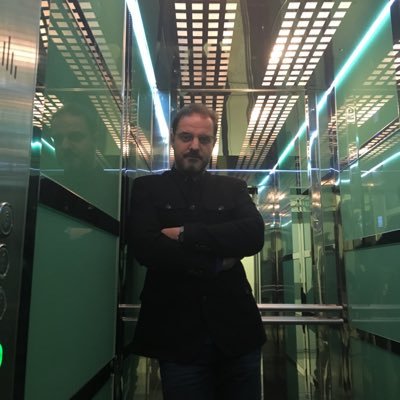 Journalist | Stockholm • Istanbul | @fenerbahce
