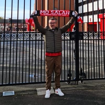 Senior Marketing Manager for the Servisource Group. #lfc Fan.