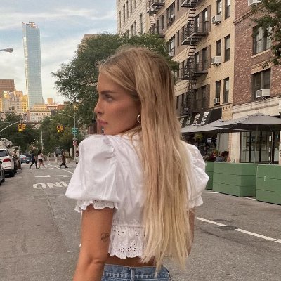 Katarin05746783's profile picture. I currently work in the apparel industry in Florida. So I like meeting great people on Twitter.