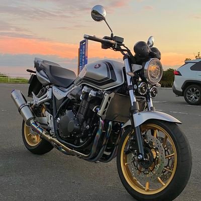 新潟のCB1300SF乗りです。
犬飼ってます。
仲良くして下さいませ🏍️