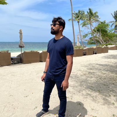 I write stuff that run on Smartphones. Android developer working mostly on native application development.