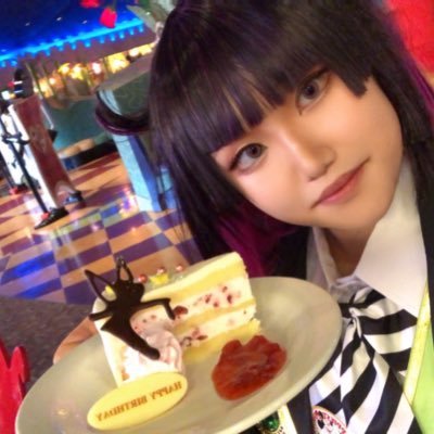 BabE4umNBSfoh's profile picture. 学生 18↓ 日常混ざりつつのコス垢になる予定 9月23日🏰でした。今年は流石に行けないかなーと思ったら行けて楽しかった！🔰レイヤー？仮装者です 重加工