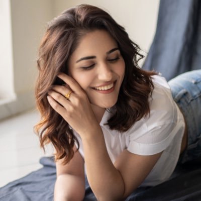 iRuhaniSharma Profile Picture