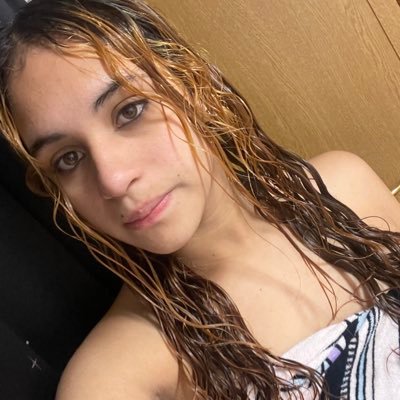 Eu só uma pessoa legal chata as vezes só tá , y eu só muito divertida y gosto de curtir a vida