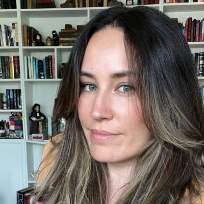 Mama | Wife | Writer | Director of Marketing @chausmarketing & @y_brandtech | Avid Bookworm | Wildly idealistic. Whiskey snob. Opinions are my own.
