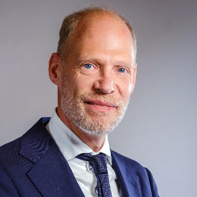 Volksvertegenwoordiger voor Nieuw Sociaal Contract. Oud-strafpleiter. Woordvoerder toegang tot je recht: en er is werk aan de winkel!