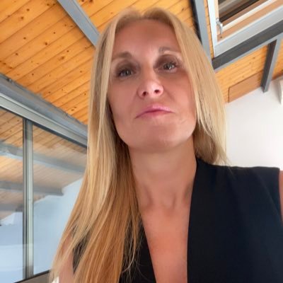 _rosarosell_'s profile picture. 