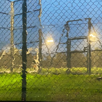 Just a Dad, standing in front of a girl, in the rain, who wants to be a footballer ⚽️ CUWFC💛🖤, CCWFC🤍🖤, oneday MCWFC 🩵🤍 (msgs auto-delete after 1 wk)