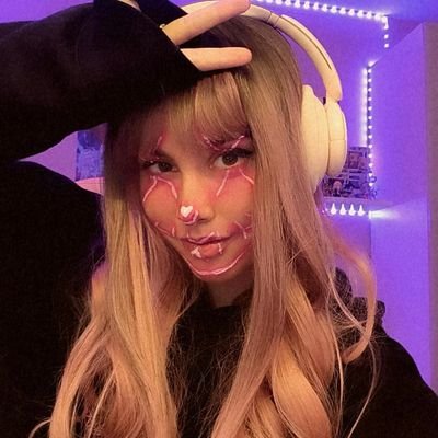 Gamer y Otaku, qué más quieres⚡ Hago cositas en Twitch L-D a las 16h 🇪🇦 | 📸 https://t.co/8FZUrMvJcW | 📱https://t.co/krKaHUNvBe | 🌸