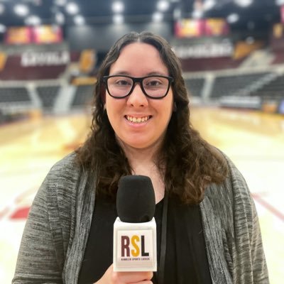 #smsports free agent 👩💻🎥 | Prev: @LoyolaRSL, @BleavNetwork, @ChiCougarsHky | @LoyolaChicago alum | music + pop culture nerd | thoughts are my own | she/her