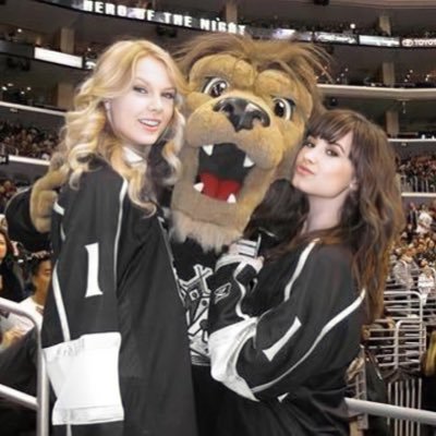 LAKINGSGIRLIES Profile Picture