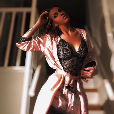 nettyfans's profile picture. 'nettyfans 🫦
Look me into my eyes and hear what im not saying. For my eyes speak louder than my voice ever will👑👄
Follow me on OF for mooore 😈