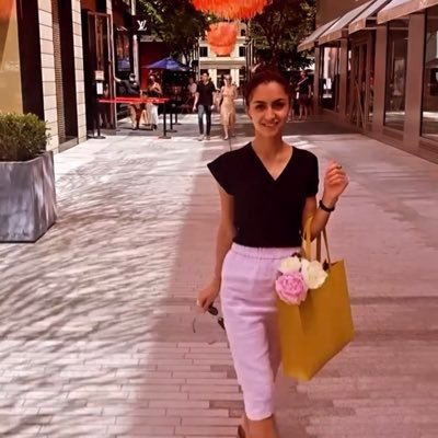 Asmafaraz02's profile picture. Let yourself become living poetry.