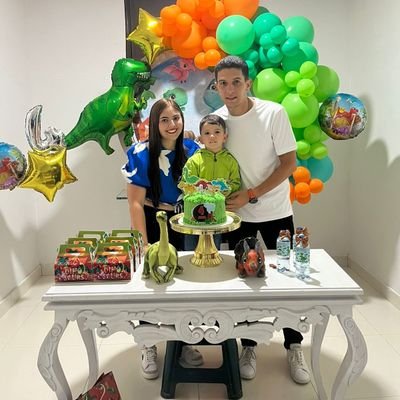 23LJTB❣️٢ل 👨‍👩‍👦🤩
PAPÁ de José Sebastián 😍🤴