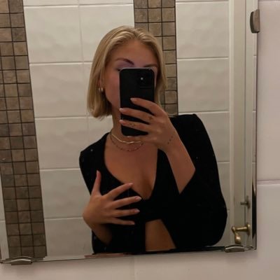 _discocowboy's profile picture. she/her