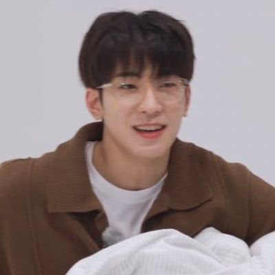 . . . 💭 imperfect love enthusiast ! @chlkrive & @pledis_17 — lomls