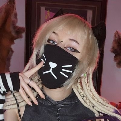 🔞18+🔞THEY/IT🖤24🖤Smol Nonbinary Pet🖤Cosplayer🖤Goth Model🖤OF & Fansly Creator🖤Content Creator🖤 https://t.co/aKMCcHUBhd