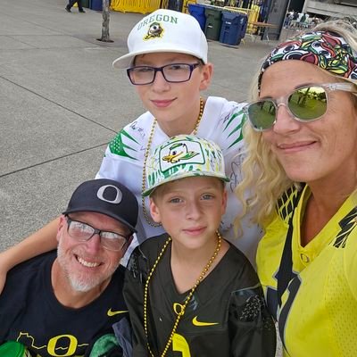 Father of 2 ⭐s #GoDucks #DC4L #socialjustice $ashgraydad