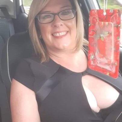 Black Country Girl. Born in the 70s but loved the 80s .What you see is what you get. Loves perfume , shopping , flowers and anything girly . Follows WBA x