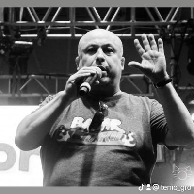 Gestor cultural, DJ, ahora Egresado de la carrera en Teatro y IMPRO