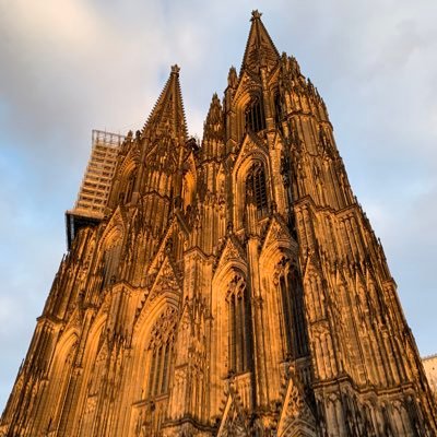 JUN2058's profile picture. HELLO, WORLD!