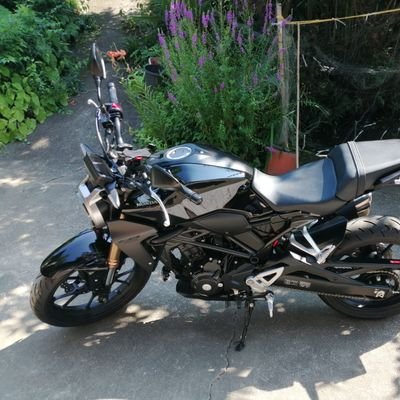 趣味に全力なヤローです
車とバイクを乗り回して改造したりしてます。
群馬がホームで無言フォローしますがよろしくお願いします。
#バイク
#車
#群馬
