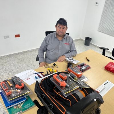 moramolano's profile picture. Nací en Bogota: me gusta vender, cocinar, la montaña, el whisky, el futbol, el atletismo, el ciclismo  Amor por mi familia . y Embajador desde 1963.