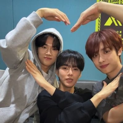 ᴍᴜʟᴛɪ !! she/her #ATZ#SKZ#TBZ#P1H#XDH#SVT
#ZB1
'⁸ makes ¹ team' ❤🧡💛💚💙💜💎