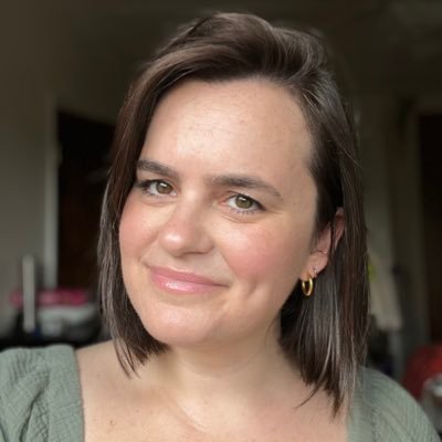 Storyteller, word nerd, and pop culture fiend. Yaps about Taylor Swift, theater, writing,