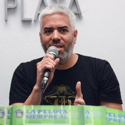 Periodista y sociólogo. El orden de los factores altera el producto. Siempre Maradona. Siempre Román. Y sobre todo @siemprealdiego, la criatura más preciada.